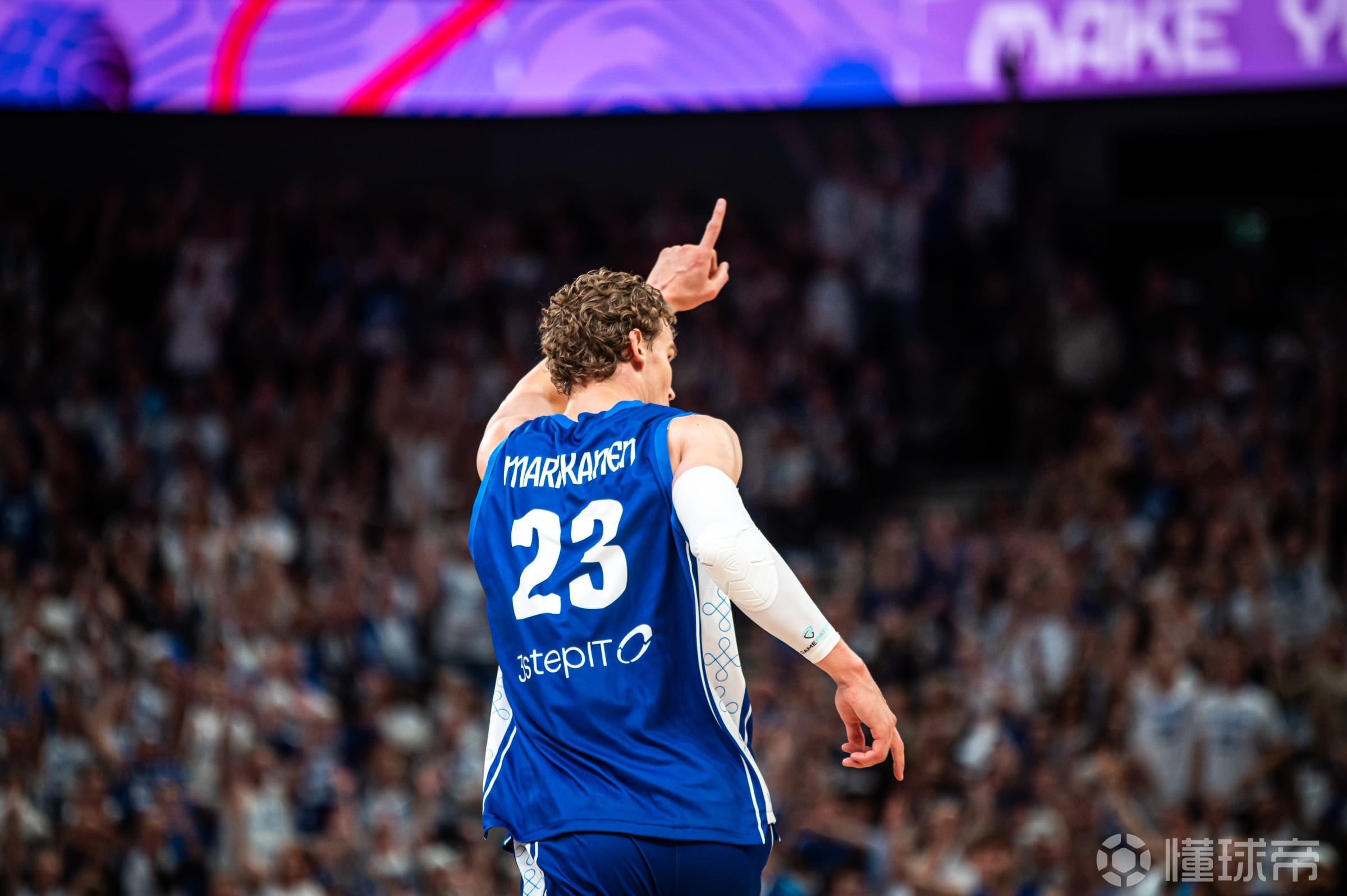 包含芬兰险胜德国，胜负之争引人注目的词条